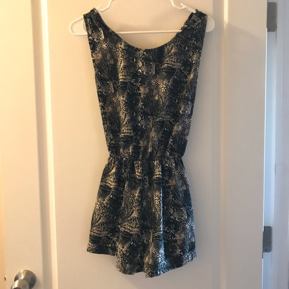 🔥THE PERFECT ROMPER - Picture 2 of 3